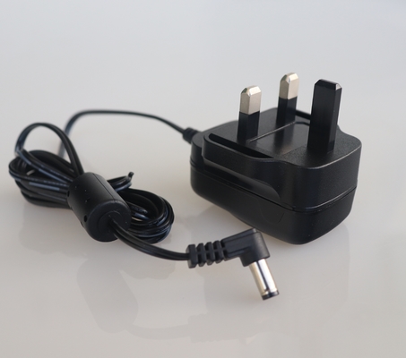 EN61558 Keluaran Tunggal 5v 1a Adaptor Daya Mode Pengalihan Adaptor Daya 5W